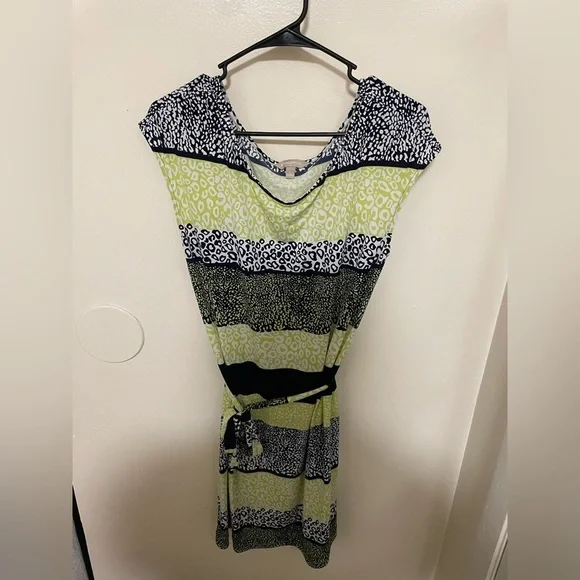 ✨Banana Republic Short Sleeve Green Cheetah Print Dress Size L - Picture 1 of 10